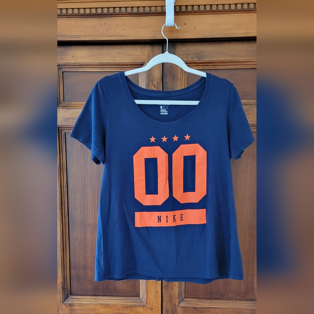 Women's New Nike T-Shirt Size L